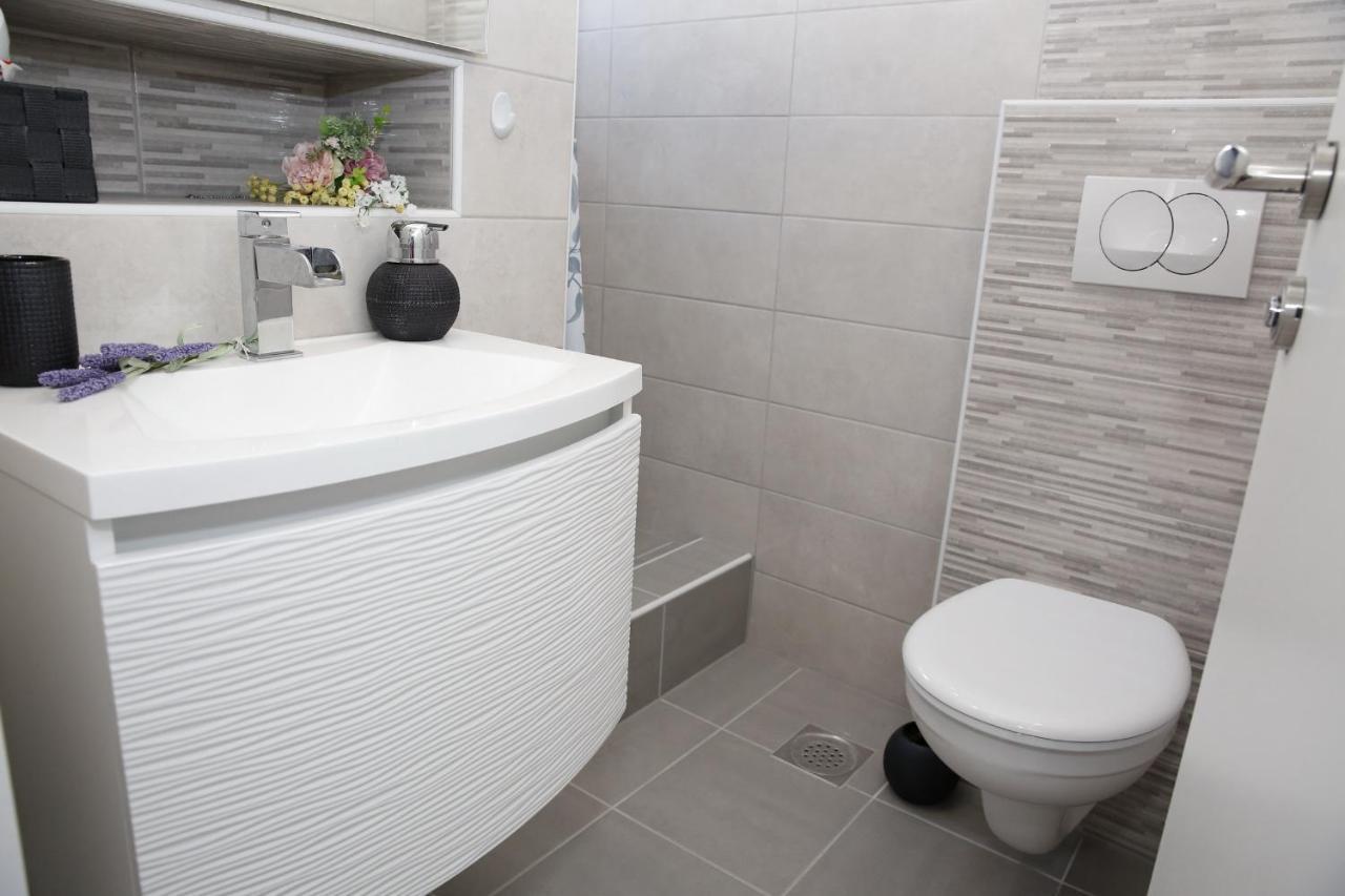 Apartments Stonehouse โวดีเซ ภายนอก รูปภาพ
