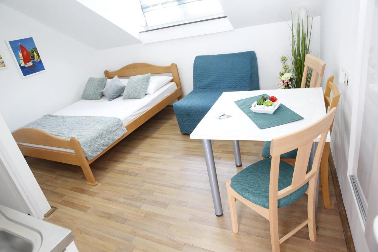 Apartments Stonehouse โวดีเซ ภายนอก รูปภาพ