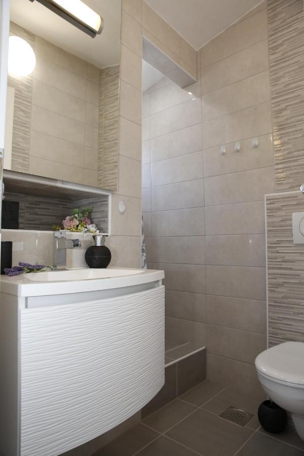 Apartments Stonehouse โวดีเซ ภายนอก รูปภาพ