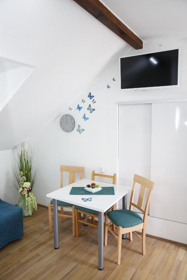 Apartments Stonehouse โวดีเซ ภายนอก รูปภาพ